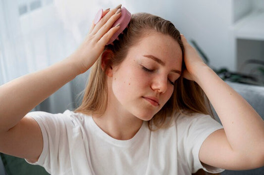 Getting itchy pimples on scalp? This is why you’ve been getting them! - Healing Pharma
